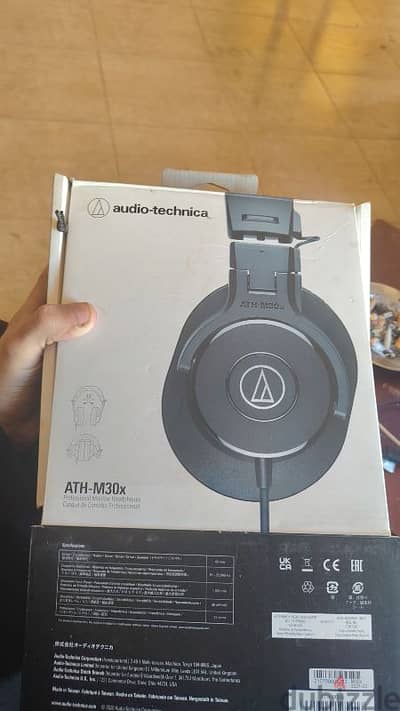 هيدفون audio technica بحاله جيده للبيع