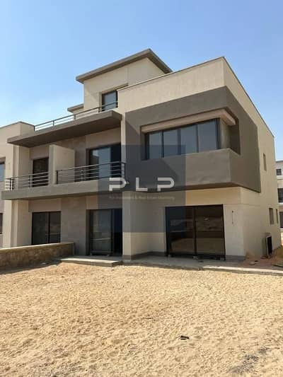 Twin villa, ready to move in, in Swan Lake Residences compound, for sale at a price lower than the developer's price.
