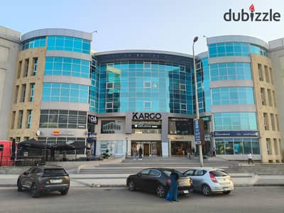 مكتب متشطب بالكامل بالتكيفات للبيع في كارجو مول Kargo Mall بجوار سعودي الشيخ زايد