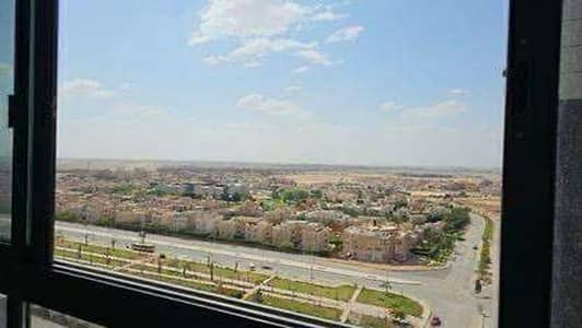 للبيع شقة مميزة جداً في ابراج ايون بجوار مول العرب.  إطلالة مفتوحة بحري مع دور مرتفع يضمن الخصوصية وفيو مميز داخل المشروع.