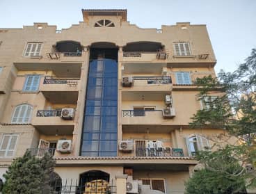 شقة مفروشة بالكامل غرفتين للايجار بفيو مباشر علي جرين بارك
