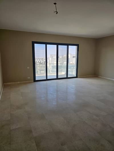 Apartment for rent in compound Sodic Villette new cairo beside Mivida & Lake View and facilities like the drive 2 & lake town. Near to clubhouse, Gym.