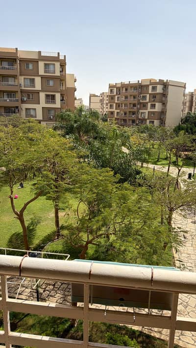 شقة للايجار قانون 131 متر بأرقى مراحل مدينتي B6 امام الخدمات و السنترال على اكبر وايد جاردن