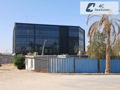عيادة للبيع بأقل سعر في السوق  متشطبة بالتكيفات بمقدم واقساط فى موقع مميز في إيست مين موبكو Eastmain mobco