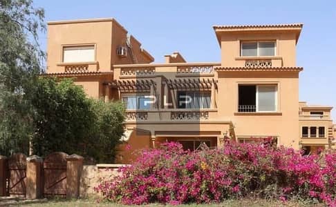 تاون هاوس للبيع بالسعر القديم ريسيل جاهزة علي السكن والمفتاح في كمبوند بيلاجيو بالقرب من الرحاب بفيو مفتوح علي لاند سكيب متشطبة