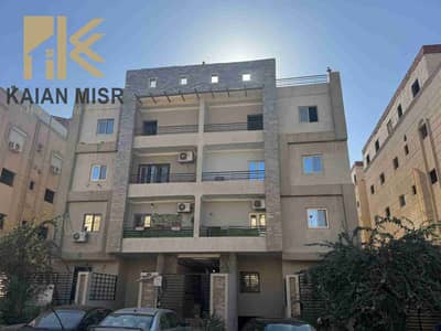 روف لقطة ٣٢٥ م بأوت دور علي فيو جاردن وتشطيب الترا لوكس بمدينة الشروق بعمارة ساكنة وشيك