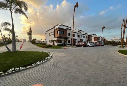 تاون هاوس ميدل 4 نوم للبيع فى كمبوند ازار2 التجمع الخامس  Townhouse for Sale Azzar2