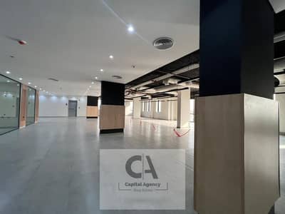 A fully finished, air-conditioned 1000 sq m administrative office, suitable for major companies, in the heart of Golden Square, Fifth Settlement.