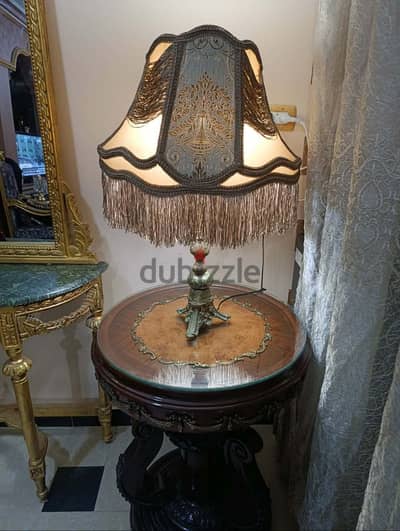 2ترابيزة خشب زان انتيك ماركتريه شغل نحاس و2 أباچورة نحاس