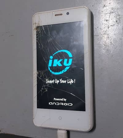 تليفون ikU معاه العلبه بتعتو وشاحن عايز شاشه فقط