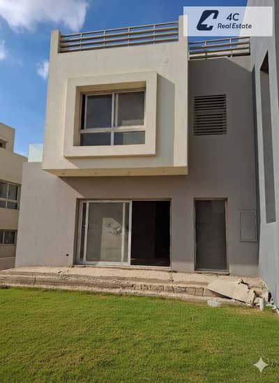 Townhouse villa for sale 208 sq m 4 bedrooms ready for viewing in Hyde Park Compound New Cairo at the lowest price