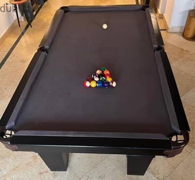 Premium Full-size pool table with red beech wood legs (Like New)