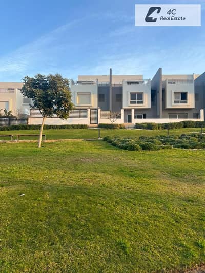 Lowest price town house ready to move best price middle 208 m lowest down payment , installments in hyde park fifth settlement new cairo