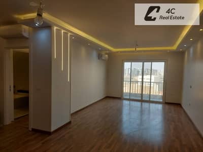 Lowest price resale studio in Hyde Park, ultra-super deluxe finishing, ready for viewing, open view. Lowest price on the market.