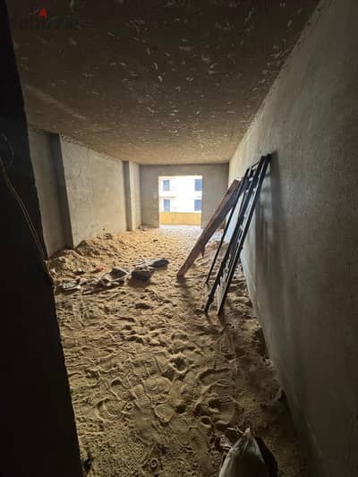 للبيع شقة 220م المعراج المجاورة العاشرة موقع مميز فيو مفتوح غير مجروحة نص تشطيب