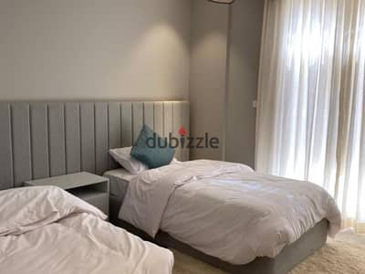شقه للبيع ارضي بجاردن متشطبه بالتكيفات كمبوند Village West فيلدج ويست 164 م استلام 2026