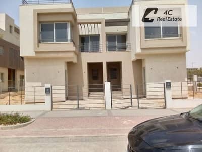 فيلا استلام فوري باقل سعر في الماركت  للبيع في بالم هيلز نيو كايرو بإطلالة مباشرة على النادي وموقع مميز  Palm Hills New Cairo