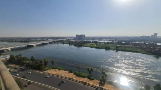 صف اول ع كورنيش النيل (بالفرش والاجهزه والتكييفات المركزيه ) دقيقه لـ الزمالك بجوار فندق هيلتون , شقه جاهزه للمعاينه الفوريه تشطيب مميز وتقسيمه ذكيه