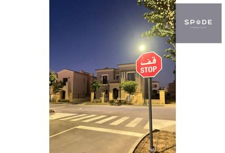 فيلا مستقلة للبيع في سيتي جيت تطل على الجولف بحري