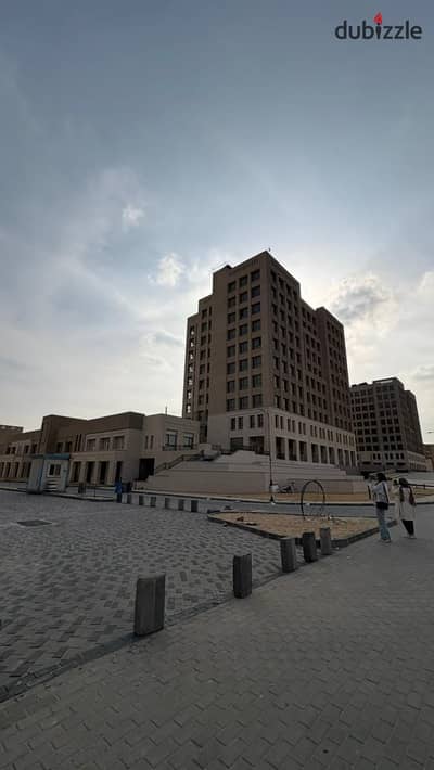 عيادة متشطبة بالتكيفات جاهزة للمعاينة بجوار مول اركان الشيخ زايد للبيع بالتقسيط