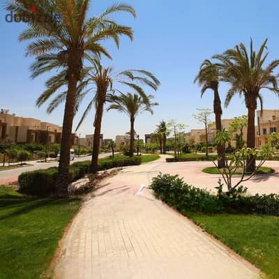 For sale: a townhouse villa in Grand Heights, October, close to Waslet Dahshur and Boulevard Axis.