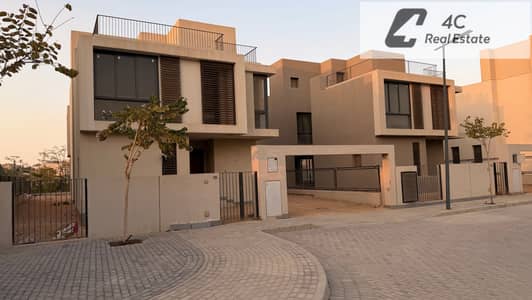 فيلا استاندالون 270م استلام فوري في sodic east القاهرة الجديدة ، فيو لاند سكيب ، موقع مميز، بالقرب من مدينة الرحاب.