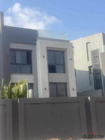توين هاوس للبيع باقل من سعر الشركه استلام فوري في لافيستا الباتيو كاسا الشروق - lavista patio casa Shorouk City.