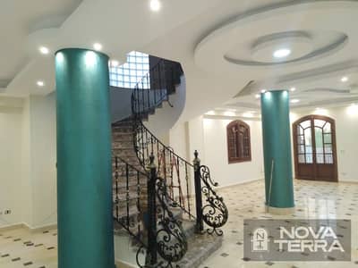 Villa for sale in West Somed The villa is located in Neighborhood 8.