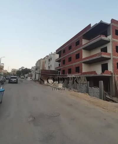 شقة للبيع في مدينة العبور الحي السابع فيلات أرقى وأميز أحياء العبور كمبوند روابي جولف سيتي فيو جانبي على جاردن تاني بلكونة مساحتها حوالي 120 متر