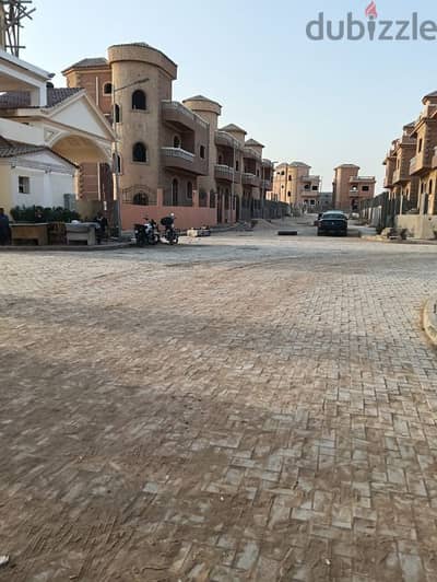 villa standalone من المالك بالتوسعات الشرقيه أمام بالم هيلز