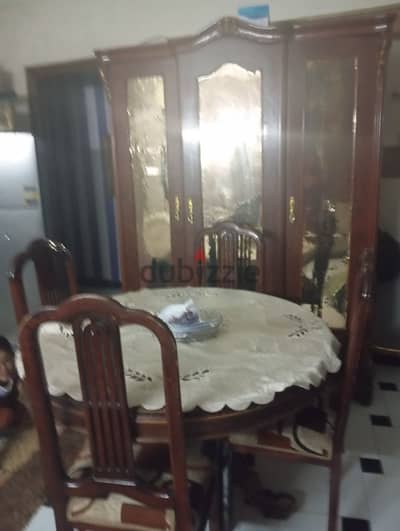 حجرة سفرة مدورة بالنيش