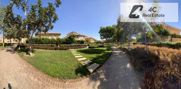 Villa ready to move ultra super lux finishing resale ready for viewing anytime below market price near Golden Square in Hyde Park Compound New Cairo