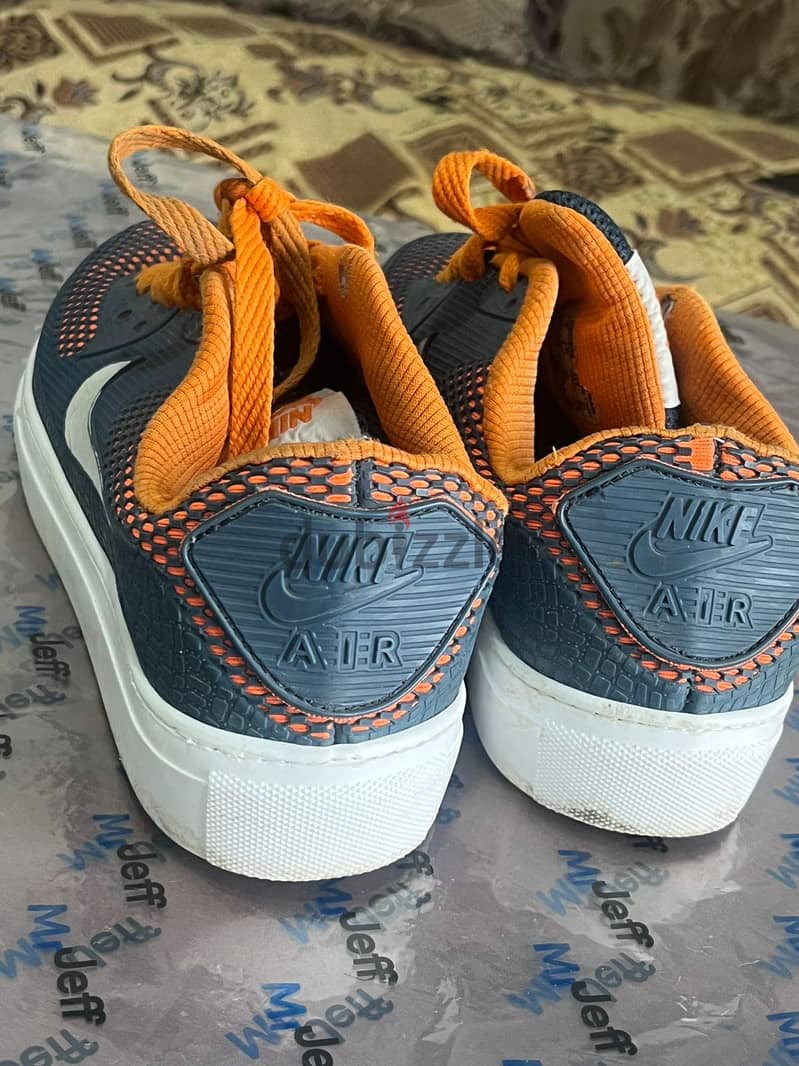 Nike Coach 3