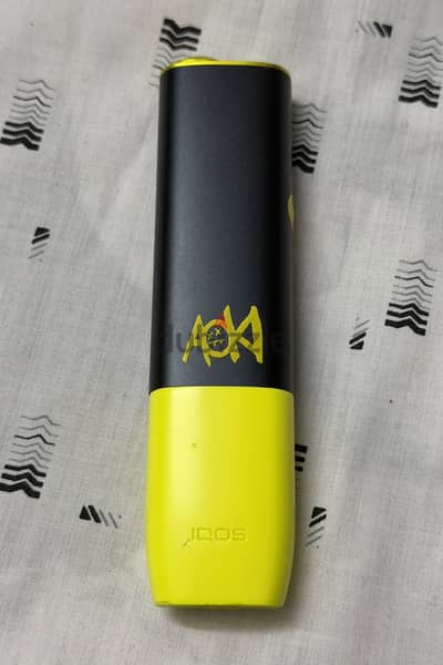IQOS ILUMA x Steve Aoki 10 Year Edition device