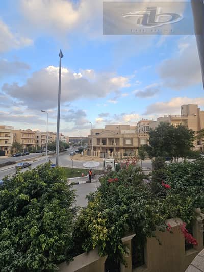 شقة للبيع ٣٠٠م تشطيب الترا سوبر لوكس فى البنفسج فيلات التجمع الأول امام واتر واى وo1 mall