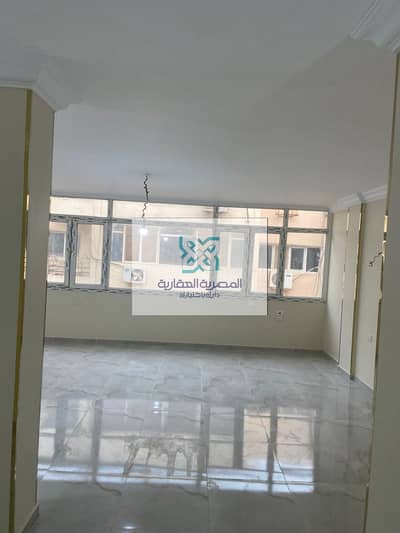 شقة للإيجار أول سكن شارع رئيسي شارع السعادة أبراج دارنا  بالقرب من كارفور والدائري بالقرب من منطقه الخدمات دور  10  مش اخير  2 أسانسير   165 م