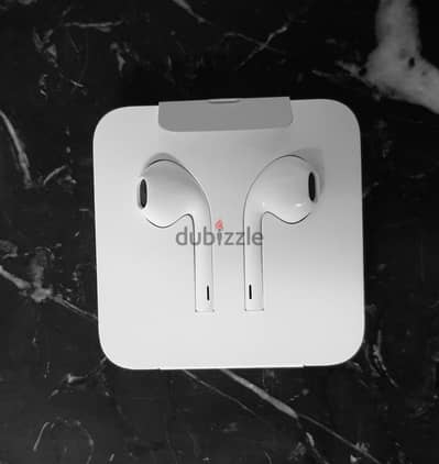 سماعات IPHONE  اصلى بسلك جديده