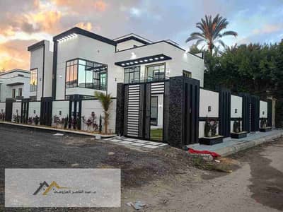 فيلا لقطه تصميم مودرن للبيع بالكينج مريوط قريبة جدا من الطريق