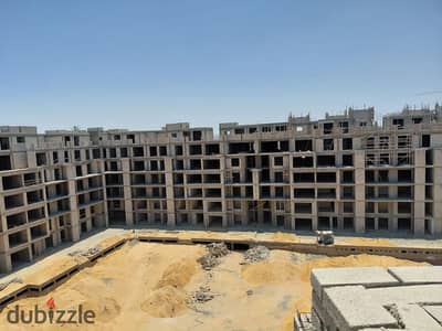 شقة  للبيع مميزة متشطبة بالكامل مع تكييفات، بنظام التقسيط في مدينة الشيخ زايد