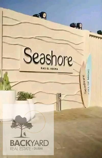 With a 5% advance only a chalet on the lagoon directly with hotel finishing only in the Hyde Park compound, (Seashore)