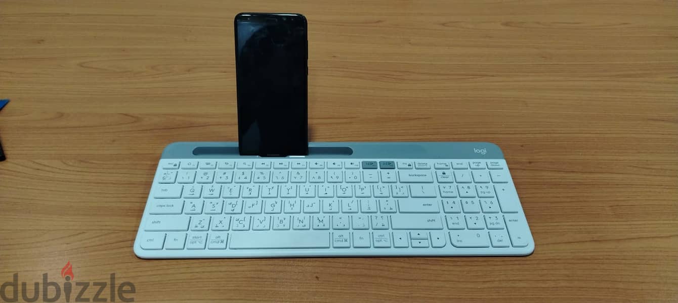 Logitech Slim Multi-Device K580 1
