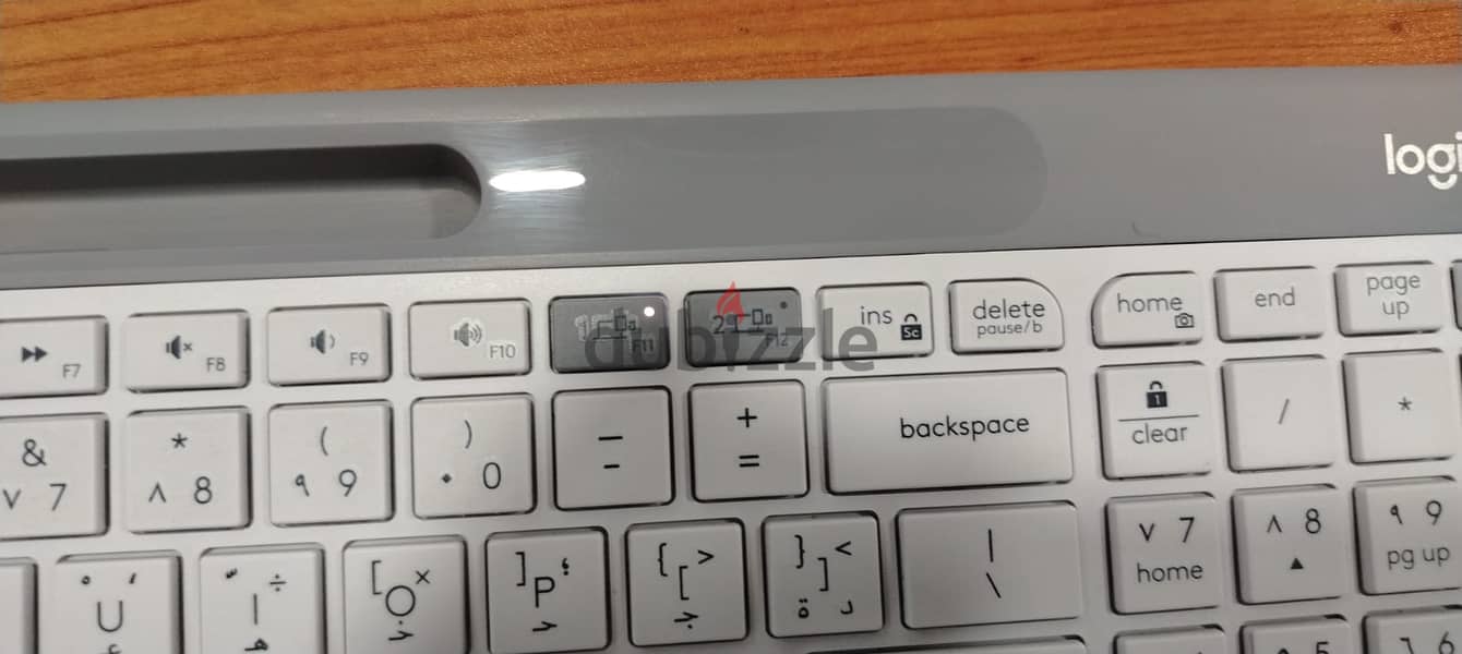Logitech Slim Multi-Device K580 2