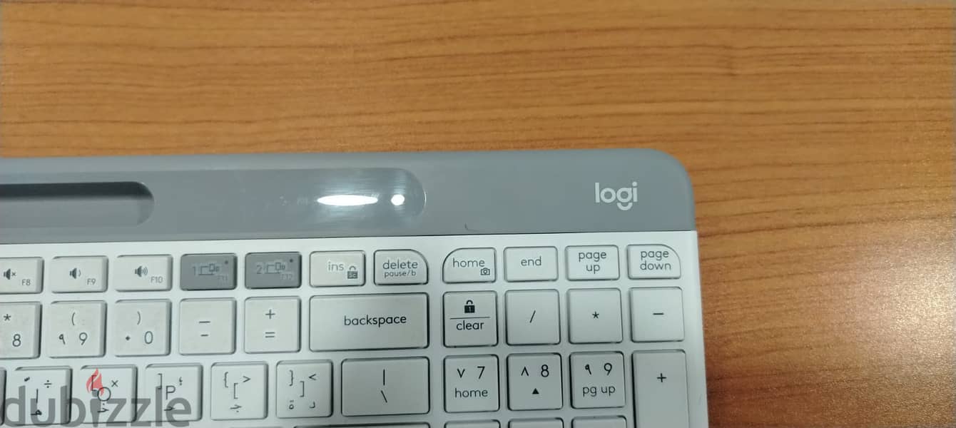 Logitech Slim Multi-Device K580 4