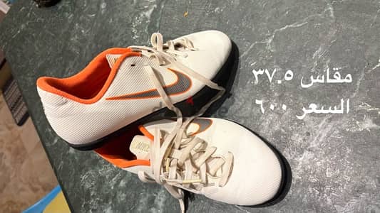 حذاء كرة قدم Nike وحذاء بتاتي adidas