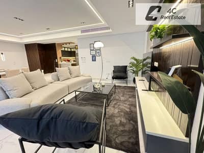 للبيع باقل من سعر الشركه شقه 200م تشطيب كامل بالفرش بكمبوند ليك فيو ريزدينس prime location جاهزه للسكن