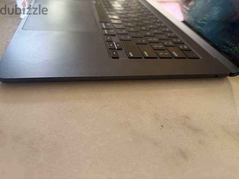 MacBook Air m2 15 inch 1