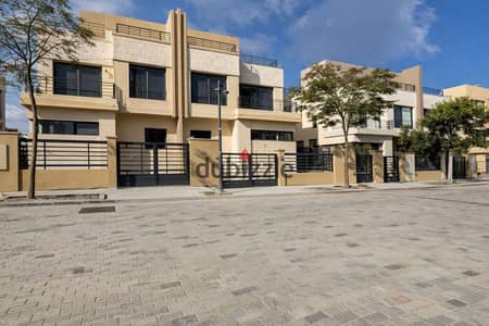 Resale fully finished twin house for sale near Arkan Plaza in Sheikh Zayed City