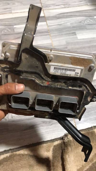 وحدة تحكم المحرك (Engine Control Unit)، "كمبيوتر السيارة".