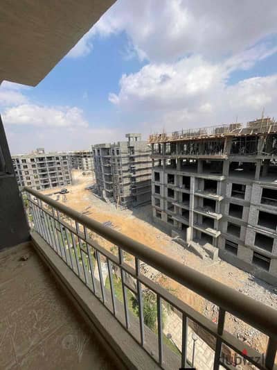 للبيع شقة لقطه في مدينتي في أحداث وارقي مراحل مدينتي b14 بسعر تجاري مساحه 167 متر على مجرى السيل في B14 بأعلى تميز L010   #مجموعة 142 افضل موقع للسكن والاستثمار في مدينتي استلام خلال سنه