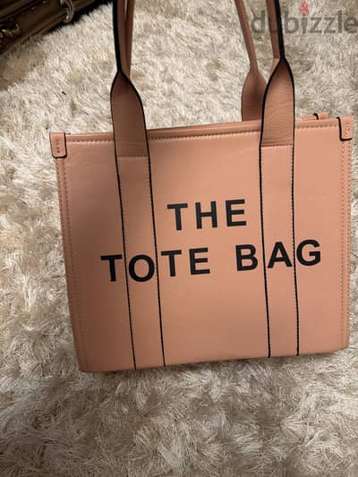 شنطة  the tote bag